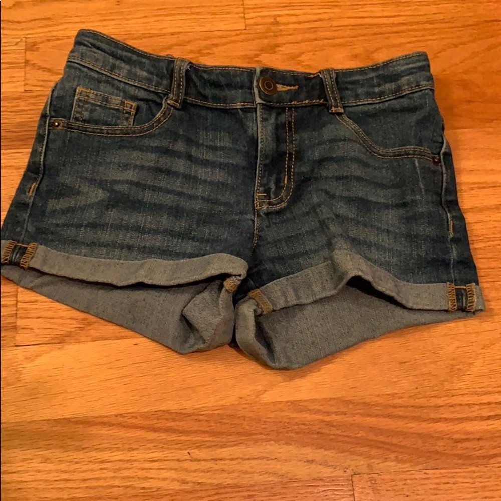 Girls jean shorts. Adjustable waist